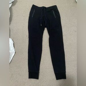 Alo yoga joggers